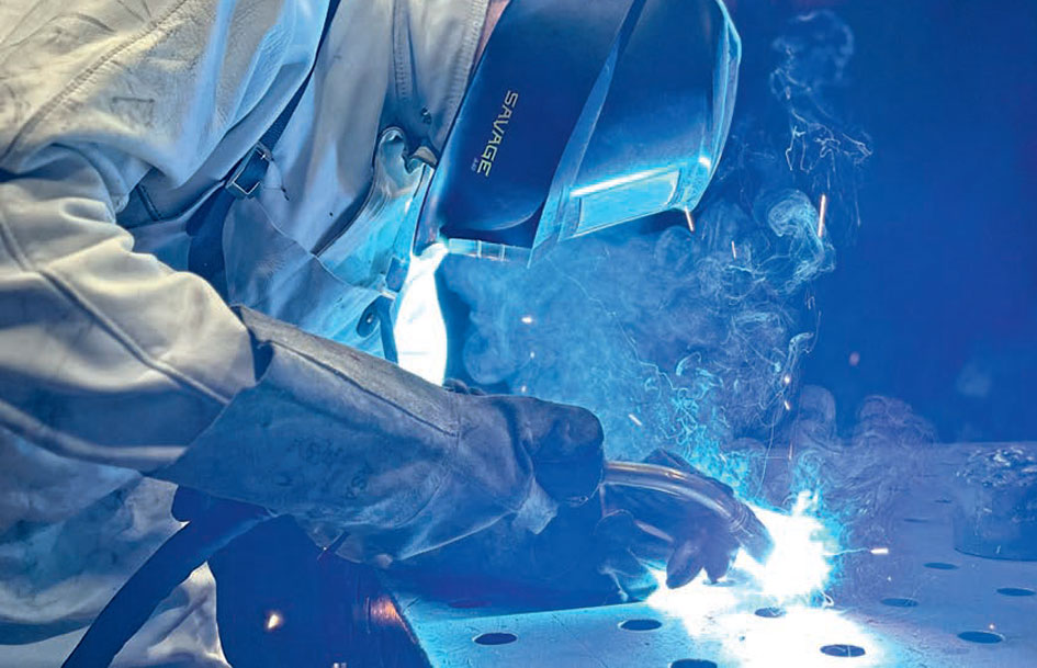 Bild: Konstruktionsmechaniker beim Schwei&szlig;en