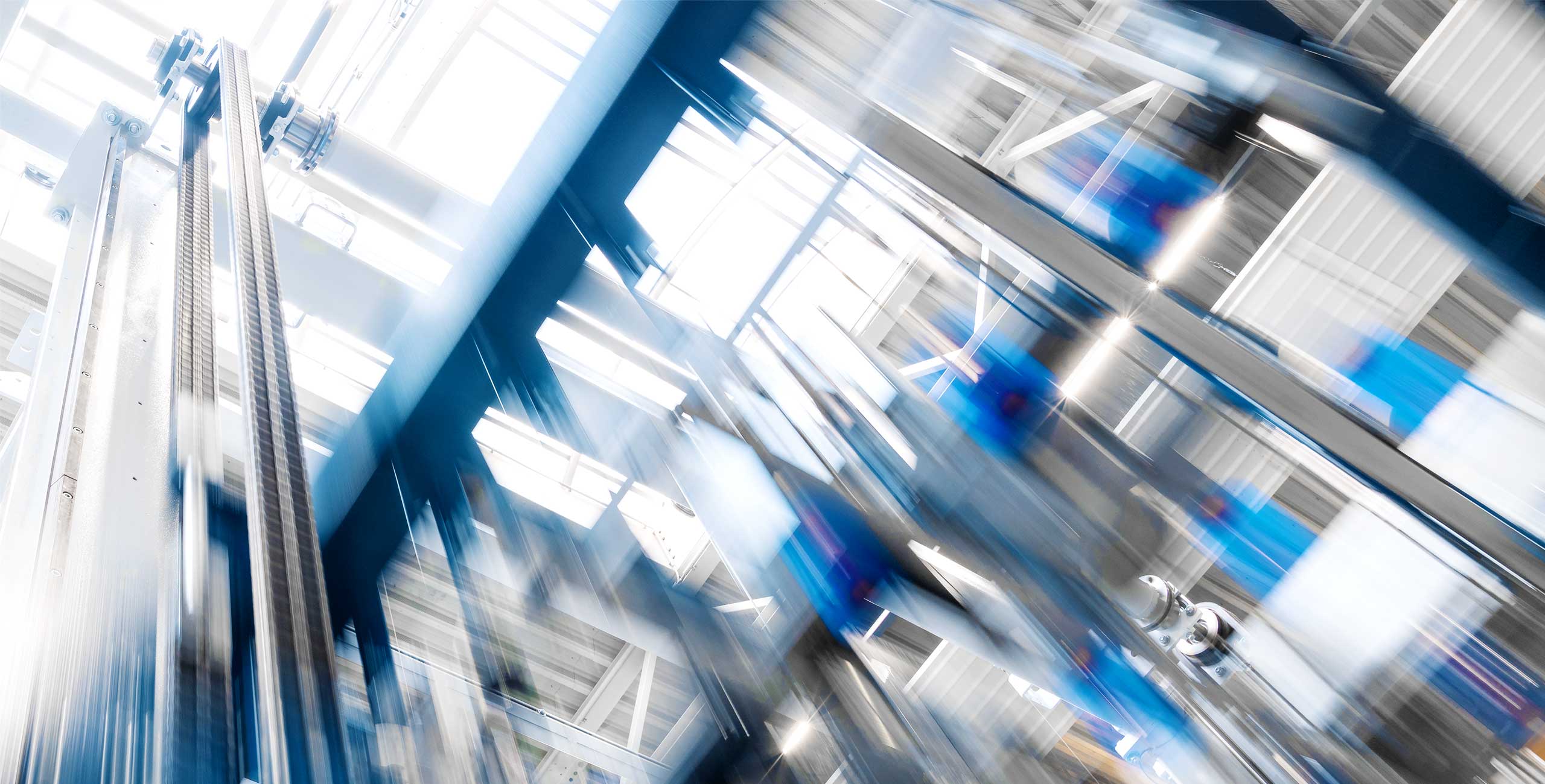 Image : entrepôt STOPA avec picking Tower en mouvement