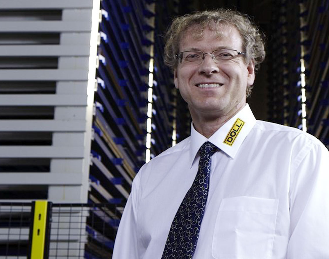 Immagine: Dipl.-Ing., Dipl.-Wirt.-Ing. Holger Reichert, responsabile della gestione dei materiali e dell'IT presso DOLL