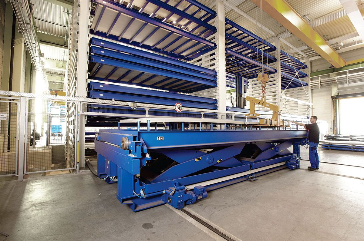 Picture: STOPA COMPACT, STOPA has installed the warehouse in a pit, thus lowering the floor level of the system below that of the hall and increasing the storage volume by utilizing the available hall space and height